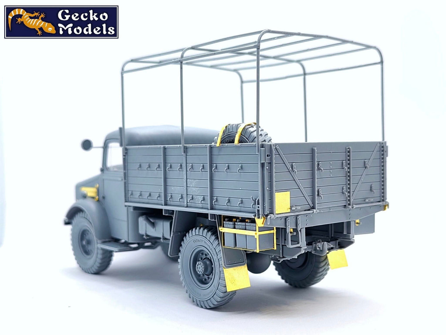 601 - Gecko Models - 35GM0098 - Bedford OXD 4x2 GS (Wooden Body) - unpainted model