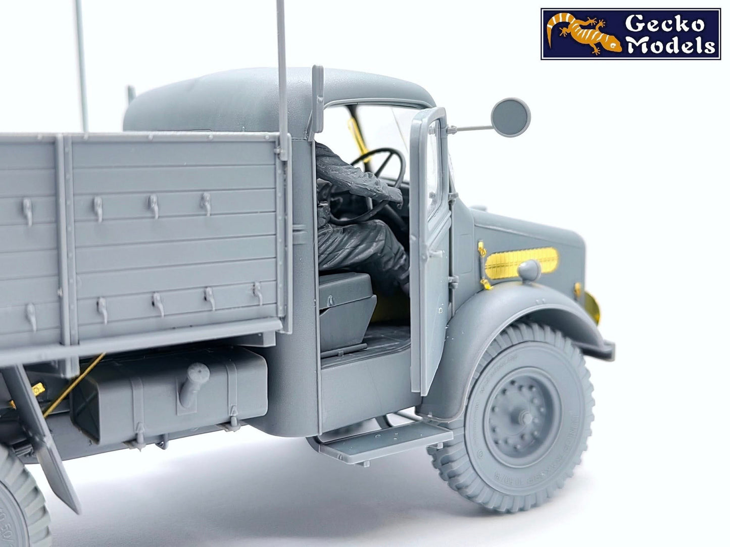 605 - Gecko Models - 35GM0098 - Bedford OXD 4x2 GS (Wooden Body) - unpainted model