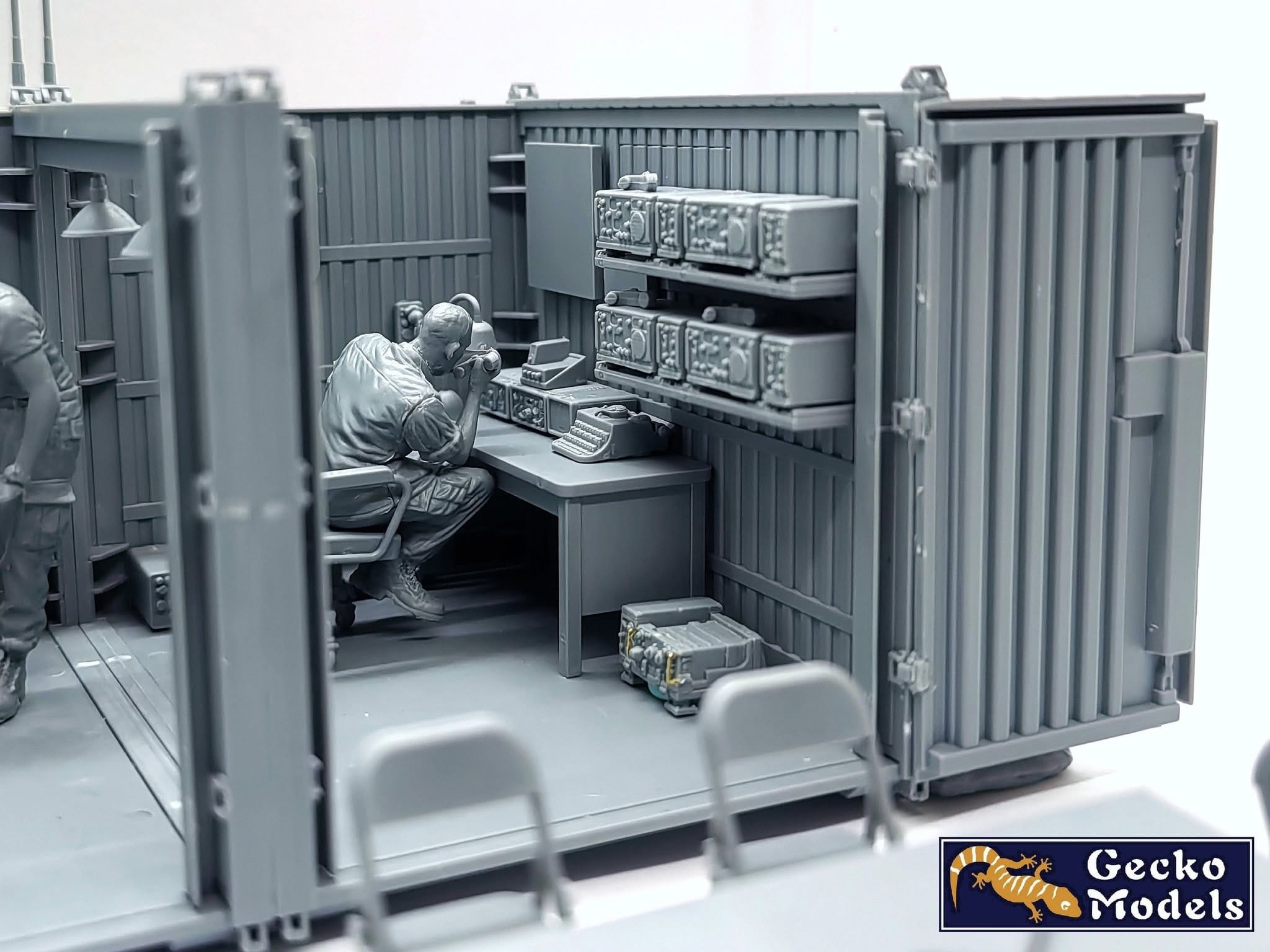 Gecko Models - 35GM0119 - United States Army Base Temporary Command Station - unpainted model