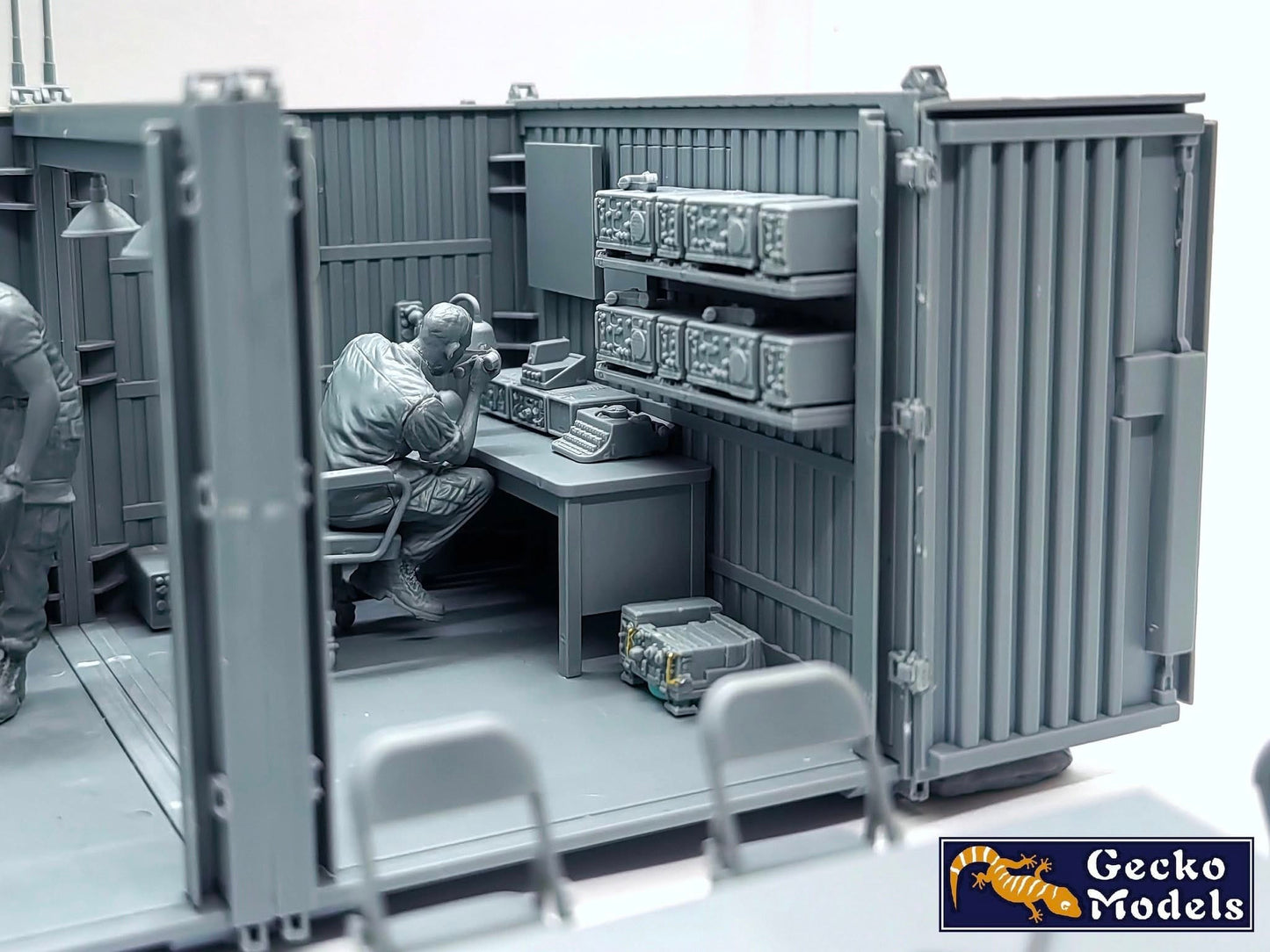 604 - Gecko Models - 35GM0119 - United States Army Base Temporary Command Station - unpainted model