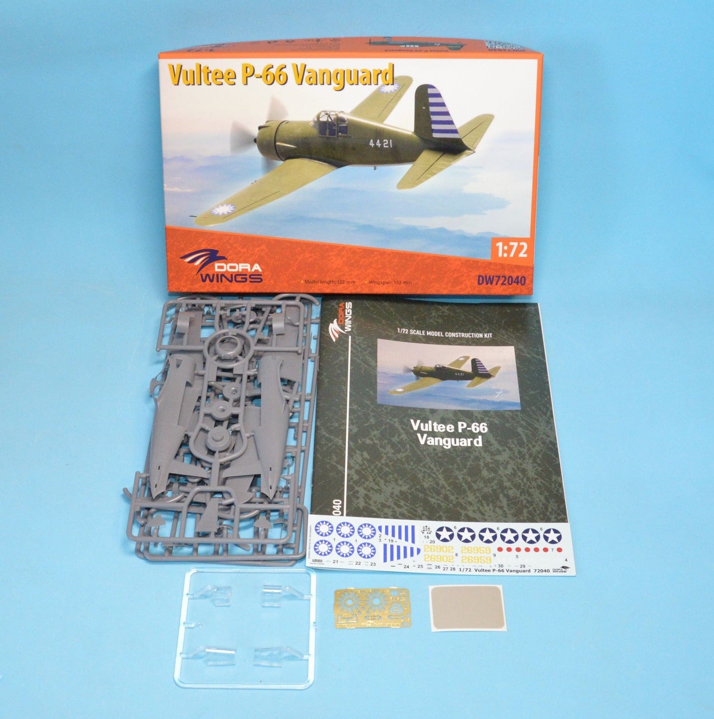 100 - Dora Wings - 72040 - Vultee P-66 Vanguard - box contents
