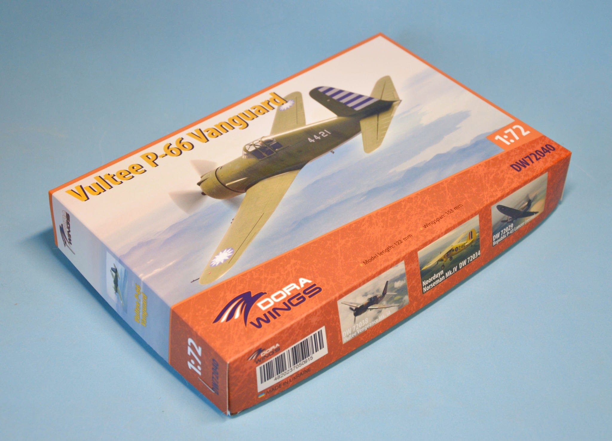 Dora Wings - 72040 - Vultee P-66 Vanguard - box front right angle