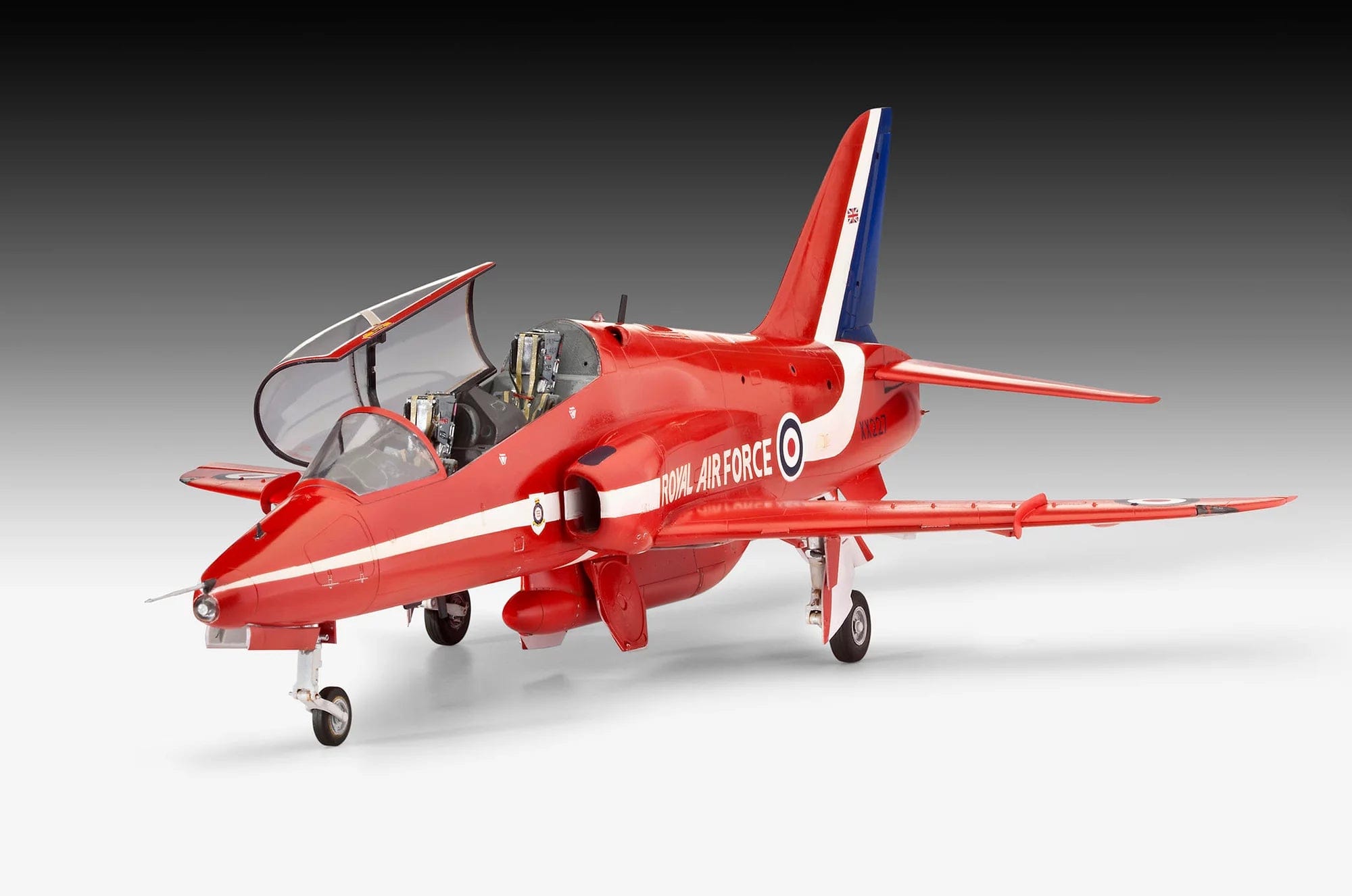 Revell - 04284 - BAe Hawk T.1A ‘Red Arrows’ - painted model