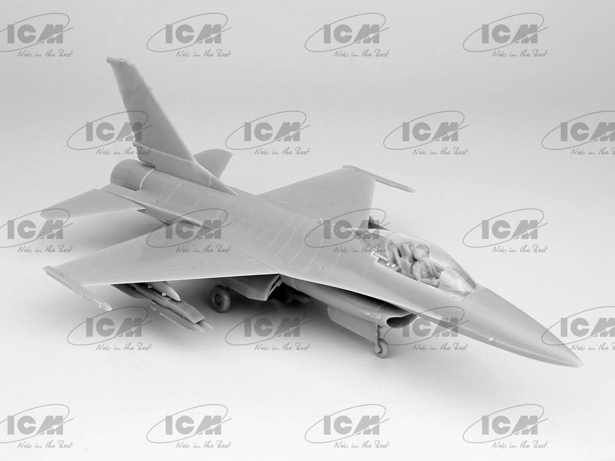 604 - ICM - 72146 - General Dynamics F-16AM Fighting Falcon with GBU-39 - unpainted model