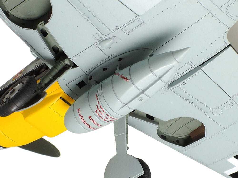 713 - Tamiya - 61128 - Messerschmitt Bf 109 G-6 (late) - painted model