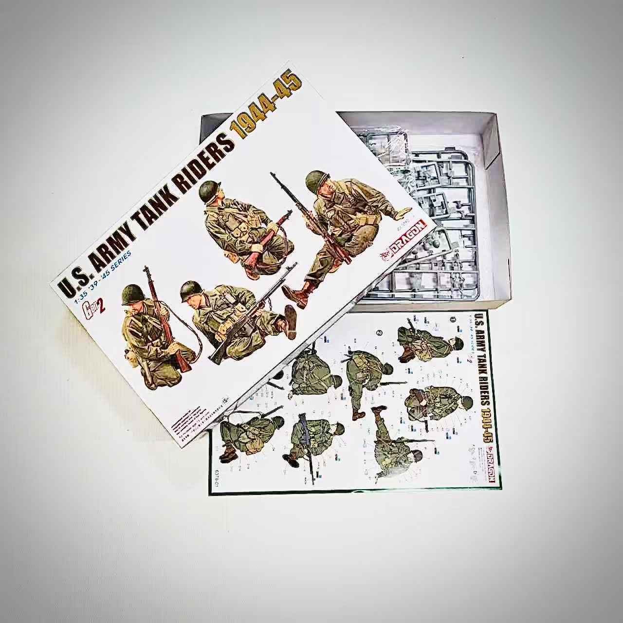 100 - Dragon - 6378 - United States Tank Riders (1944-45) - box contents