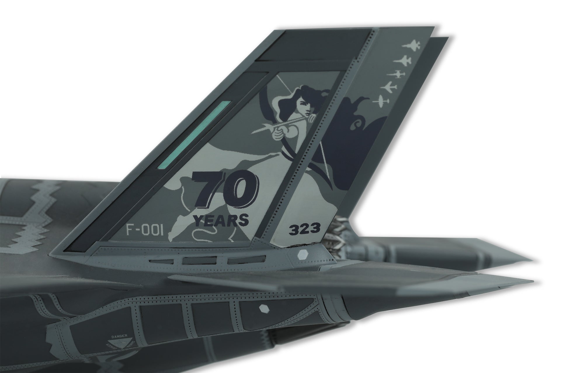 painted model - The 70th anniversary painting of the Royal Dutch Air Force 323 Squadron is reproduced by water transfer sheet.