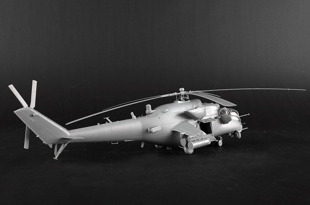 605 - Trumpeter - 05830 - Mil Mi-35M Hind E - unpainted model