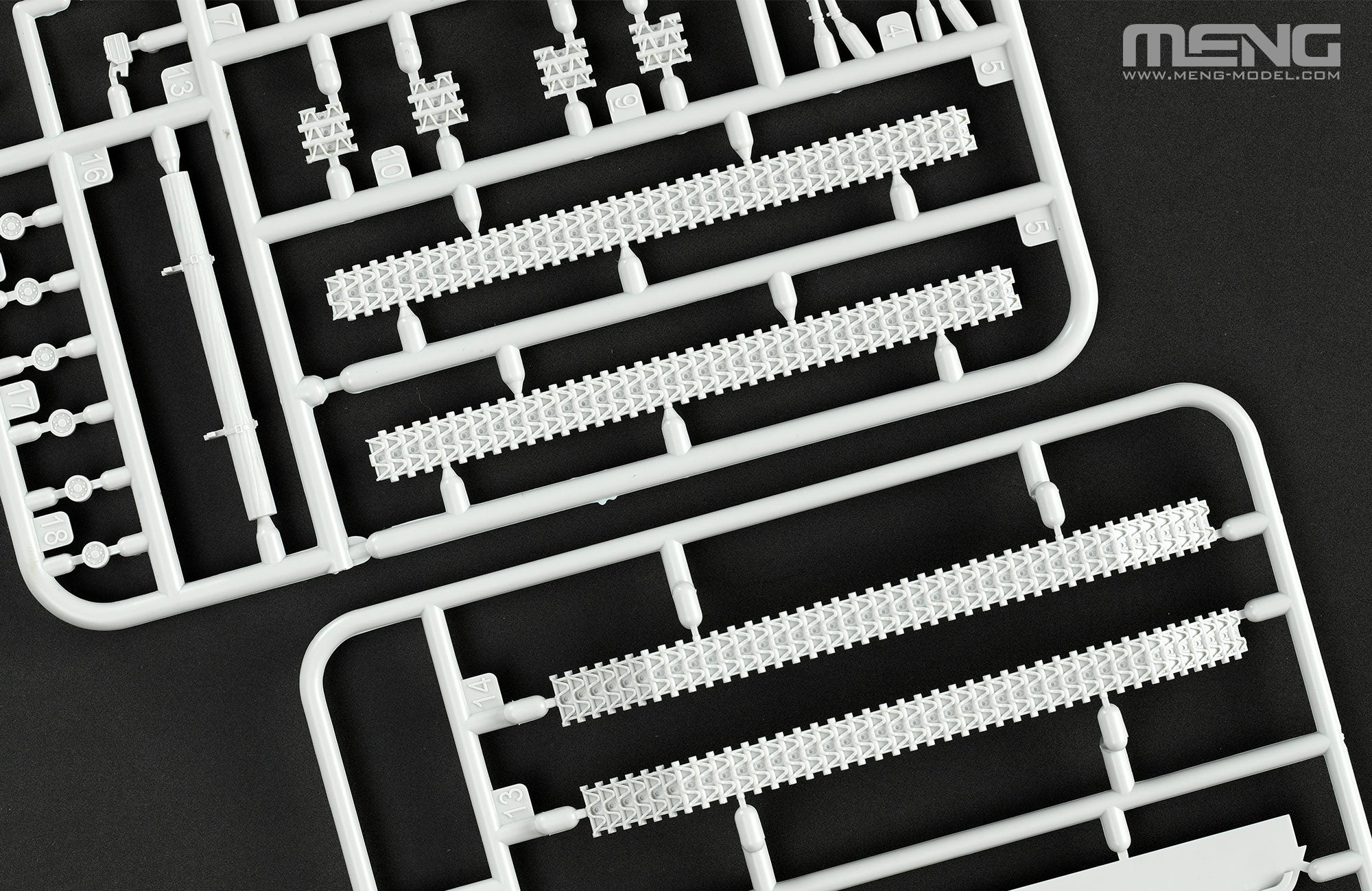 sprue - The link and length tracks are easy to assemble.