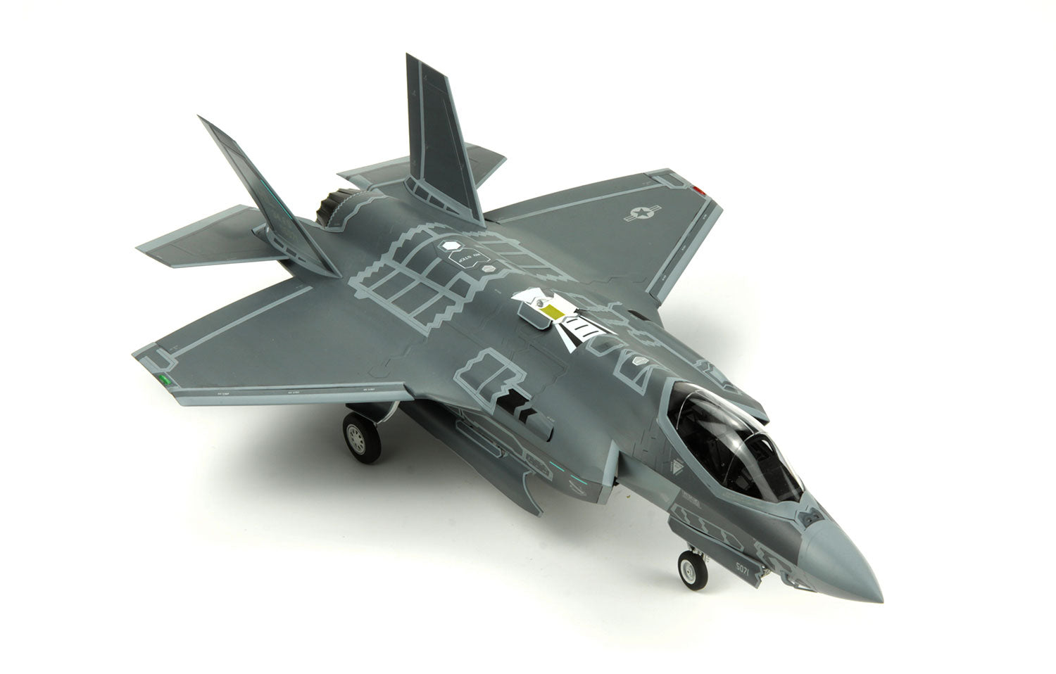 painted model - The stealth external shape of this new fighter aircraft is completely replicated.