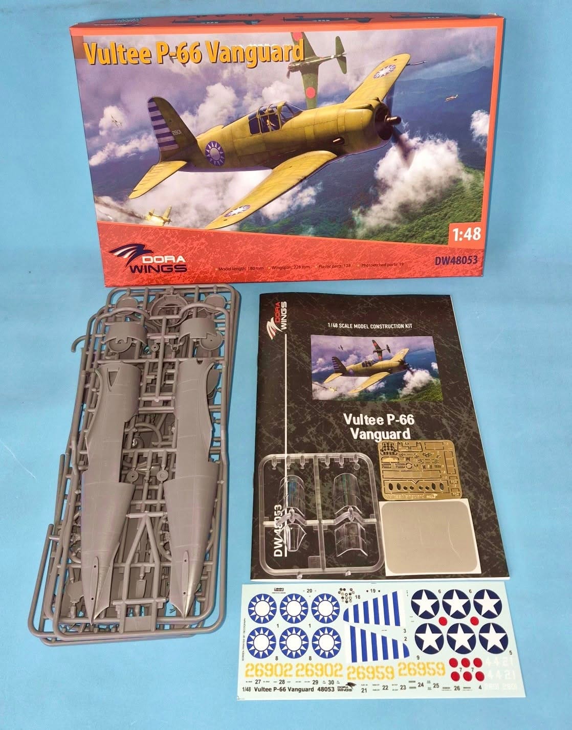 100 - Dora Wings - 48053 - Vultee P-66 Vanguard - box contents