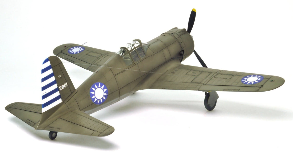 700 - Dora Wings - 48053 - Vultee P-66 Vanguard - painted model