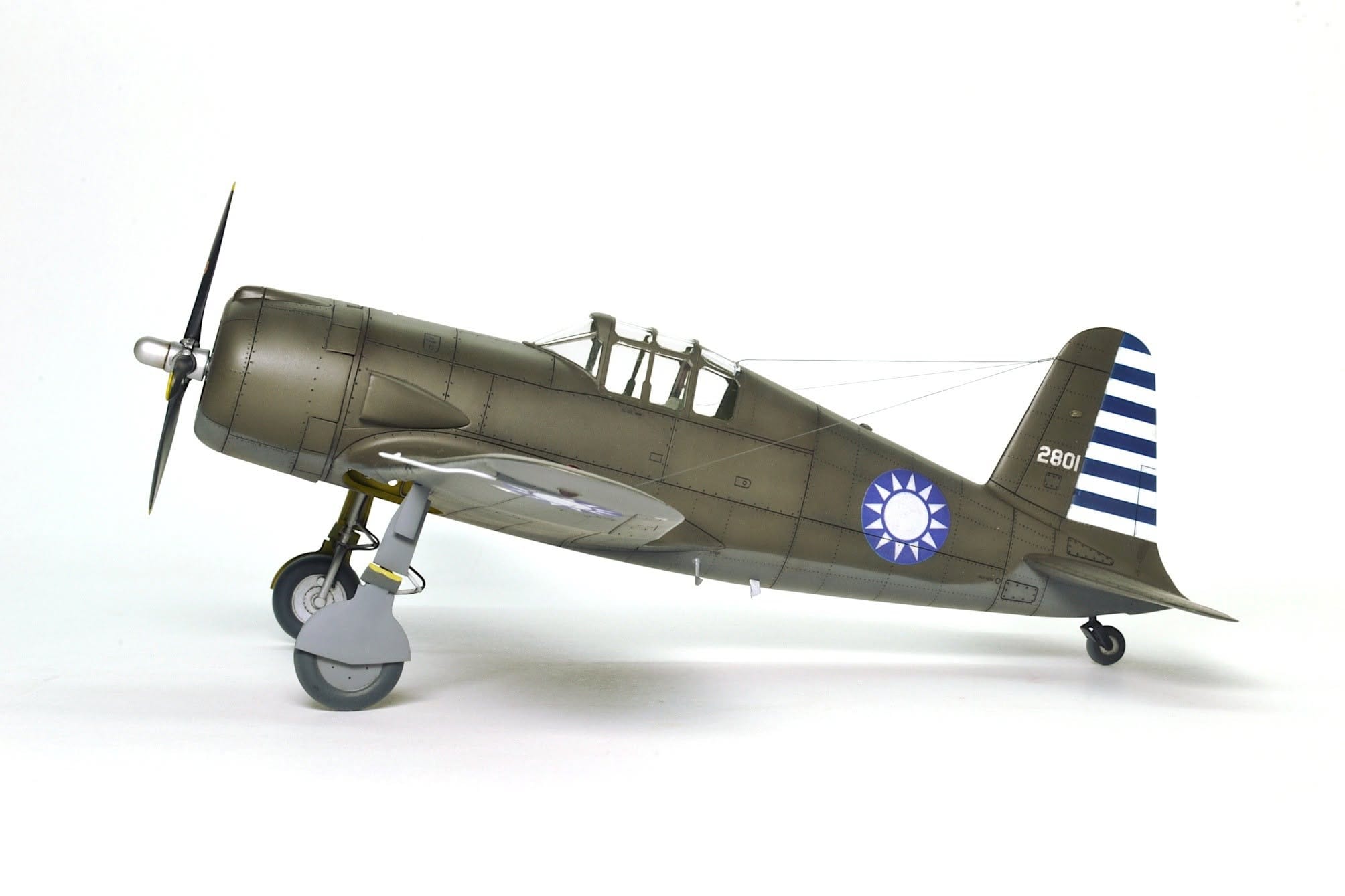 Dora Wings - 48053 - Vultee P-66 Vanguard - painted model