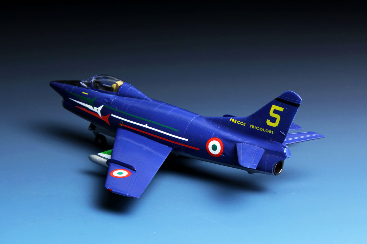 701 - painted model - Delicate And Ingenious Aircraft Shape Is Perfectly Modeled; Painting Scheme Of Frecce Tricolori Of Italian Air Force Is Wonderfully Reproduced.