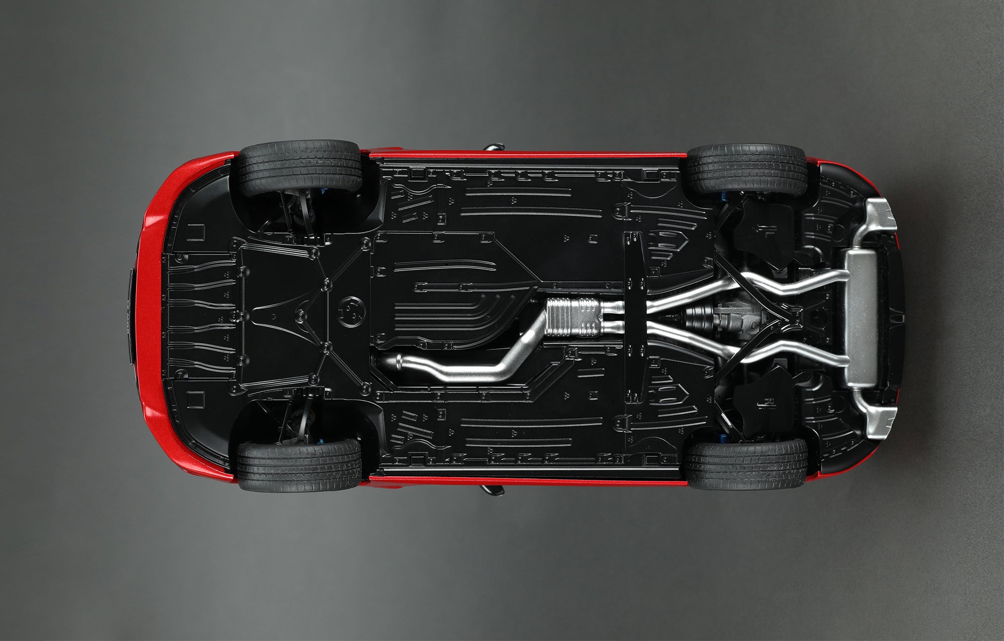 painted model - The chassis is precisely reproduced. Front and rear suspensions and the exhaust pipeline are replicated.