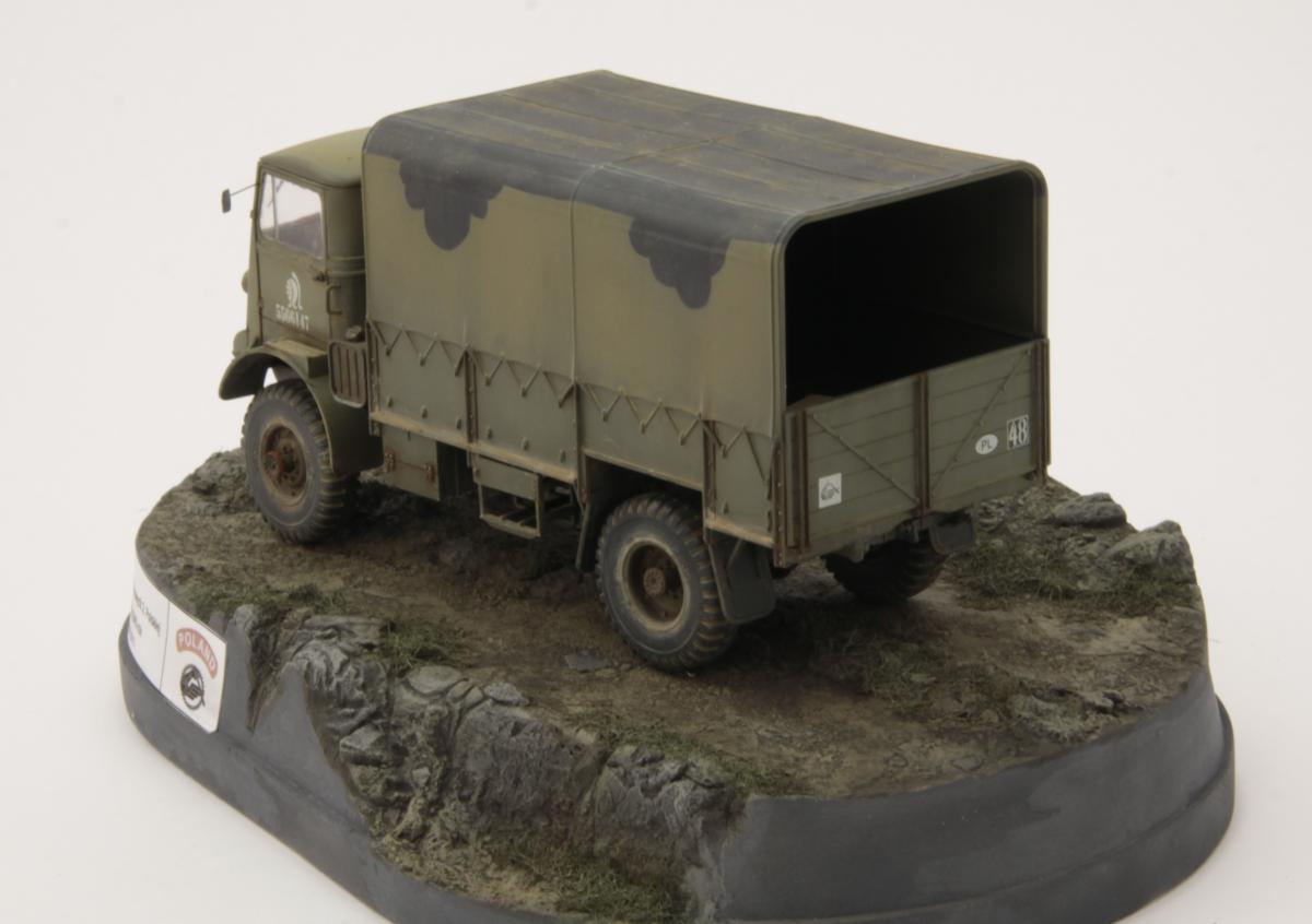 702 - IBG - 35015 - Bedford QLD 3-ton 4×4 GS - painted model