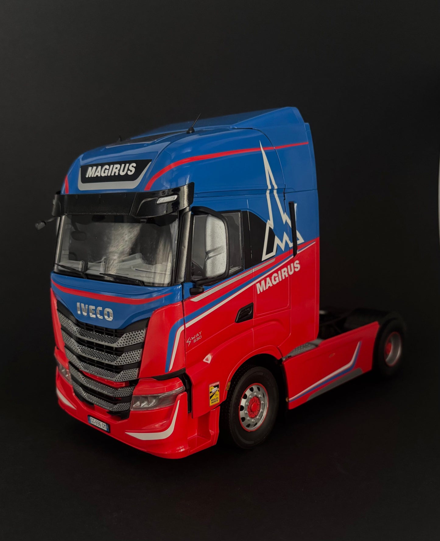 702 - Italeri - 3963 - IVECO Stralis S-Way - painted model
