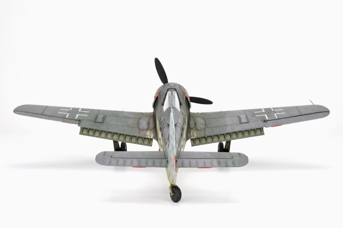 718 - Eduard - 82139 - Focke-Wulf Fw 190 F-8 - painted model