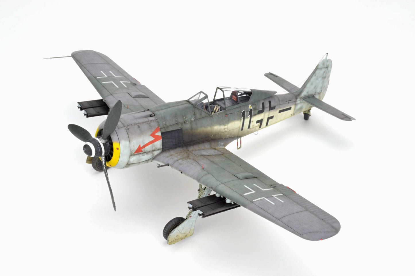 719 - Eduard - 82139 - Focke-Wulf Fw 190 F-8 - painted model