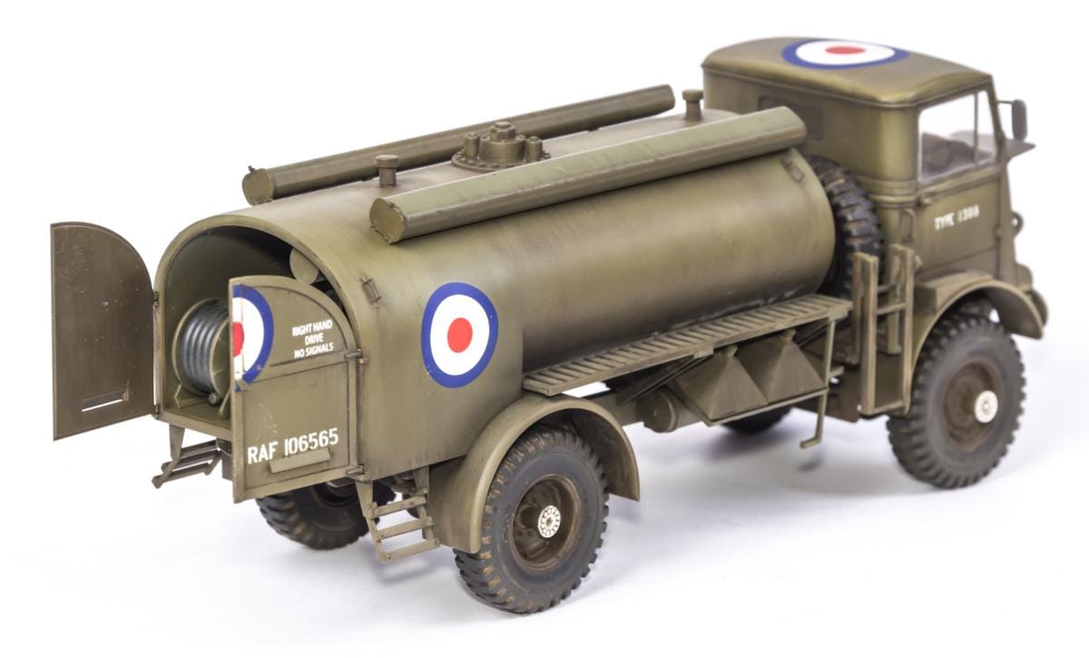 704 - IBG - 35014 - Bedford QLC 3-ton 4×4 Tanker - painted model