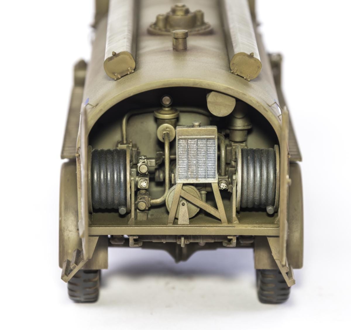 IBG - 35014 - Bedford QLC 3-ton 4×4 Tanker - painted model