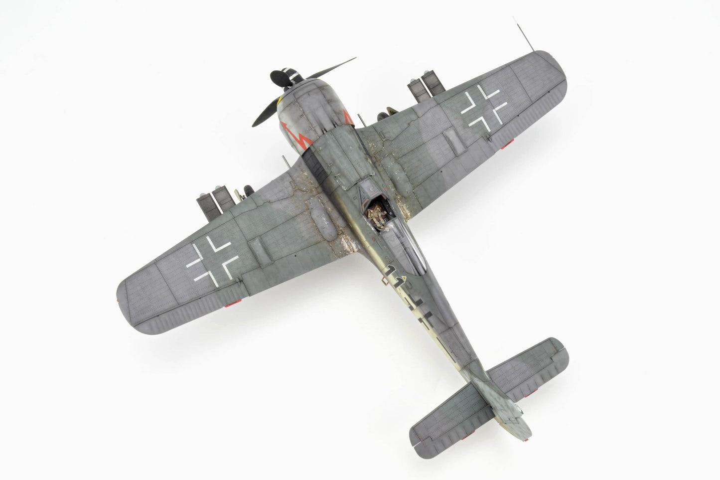 721 - Eduard - 82139 - Focke-Wulf Fw 190 F-8 - painted model