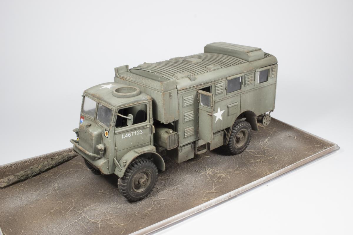 700 - IBG - 35017 - Bedford QLR 3-ton 4×4 Wireless - painted model