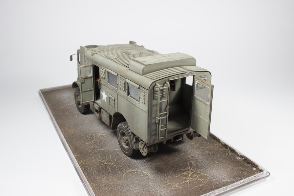 IBG - 35017 - Bedford QLR 3-ton 4×4 Wireless - painted model