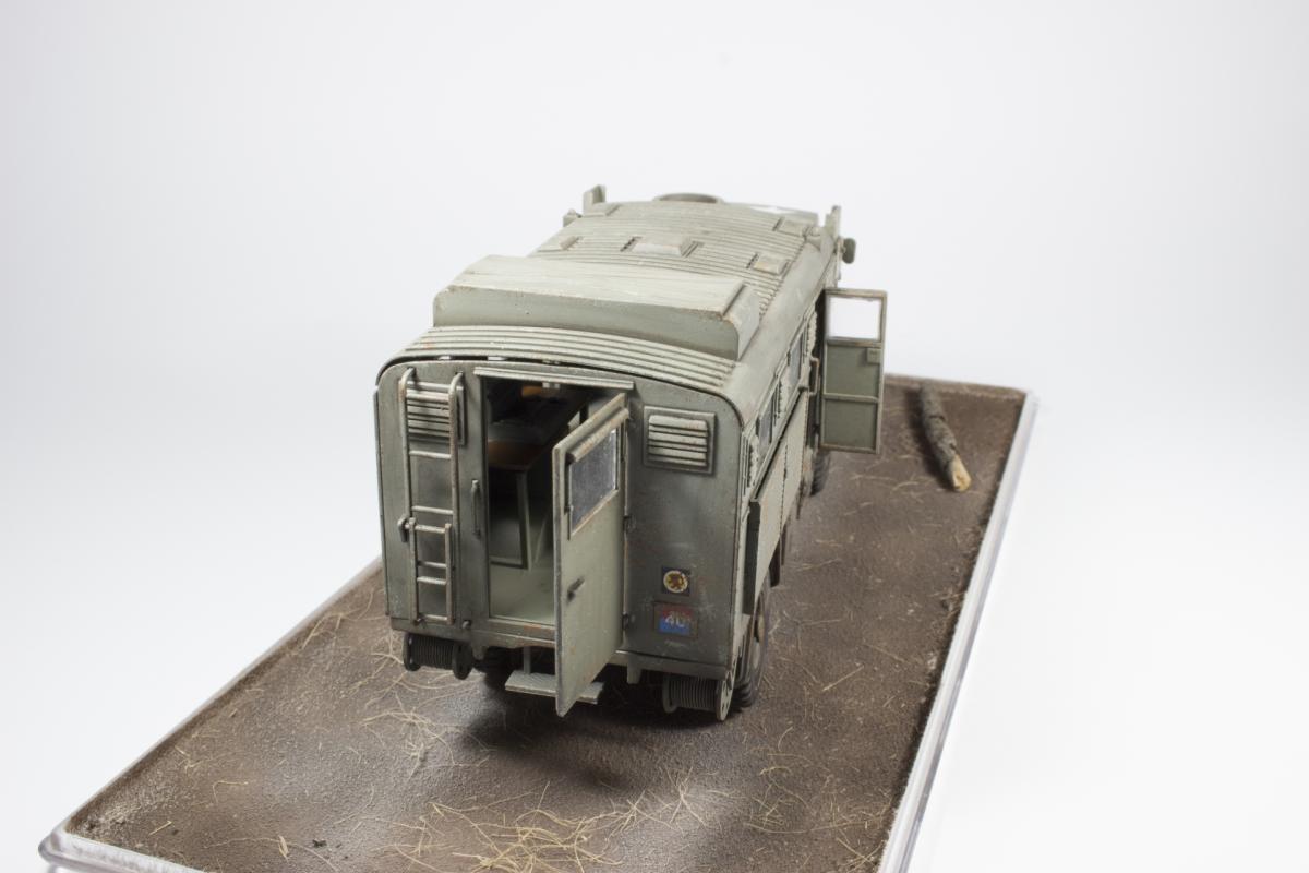 702 - IBG - 35017 - Bedford QLR 3-ton 4×4 Wireless - painted model
