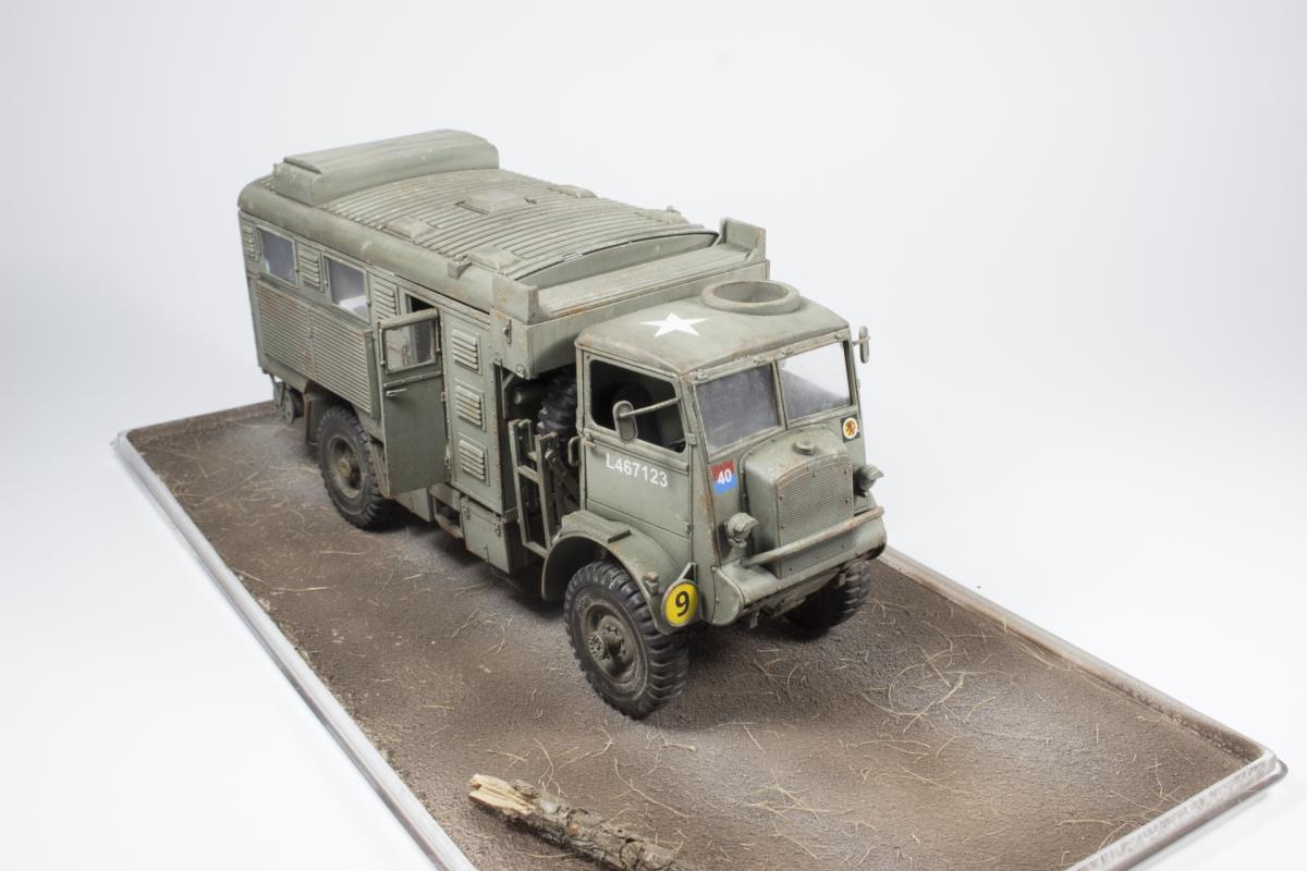 704 - IBG - 35017 - Bedford QLR 3-ton 4×4 Wireless - painted model