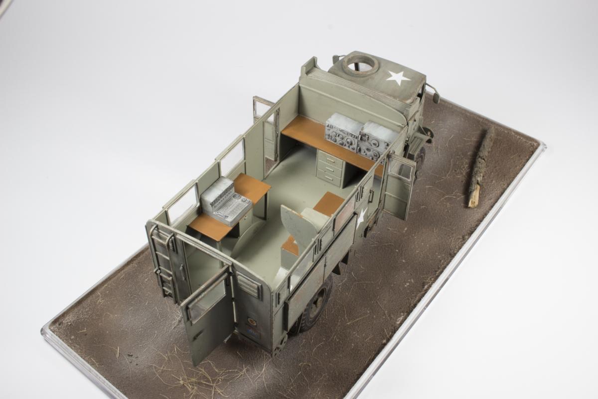 703 - IBG - 35017 - Bedford QLR 3-ton 4×4 Wireless - painted model