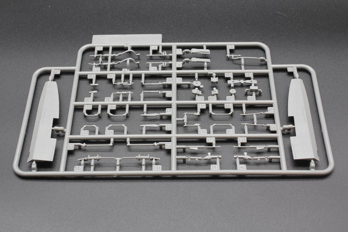 201 - DBMK - 32002 - Hawker Sea Fury FB.11 - sprue