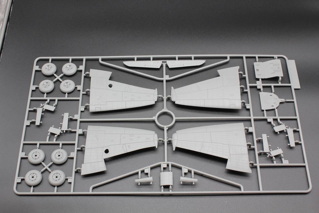 DBMK - 32002 - Hawker Sea Fury FB.11 - sprue
