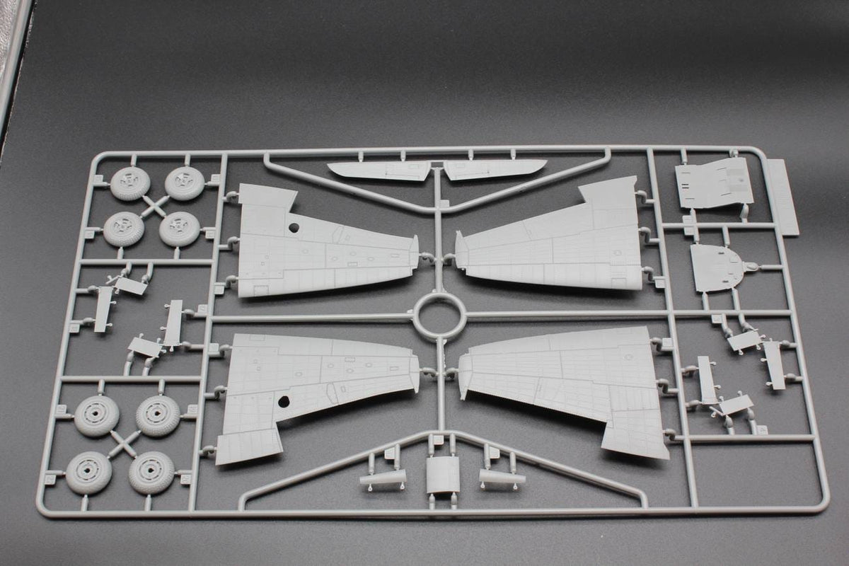 210 - DBMK - 32002 - Hawker Sea Fury FB.11 - sprue