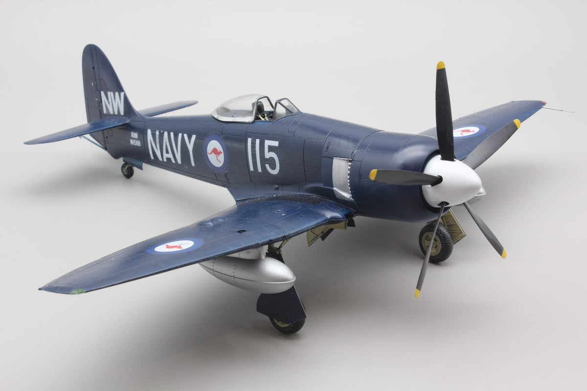 700 - DBMK - 32002 - Hawker Sea Fury FB.11 - painted model