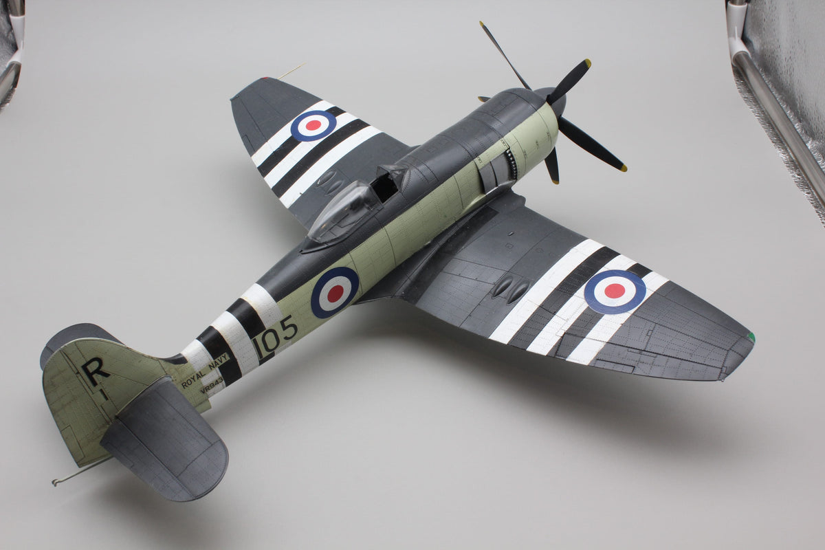 702 - DBMK - 32002 - Hawker Sea Fury FB.11 - painted model