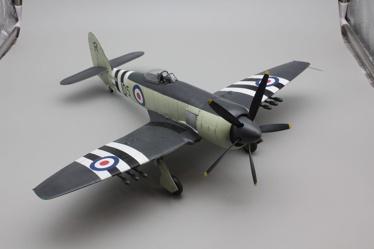 703 - DBMK - 32002 - Hawker Sea Fury FB.11 - painted model