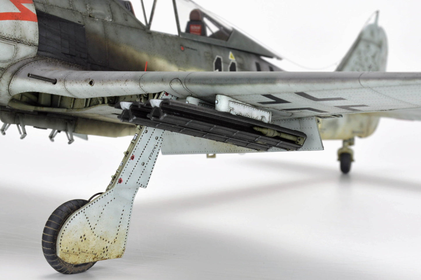 725 - Eduard - 82139 - Focke-Wulf Fw 190 F-8 - painted model