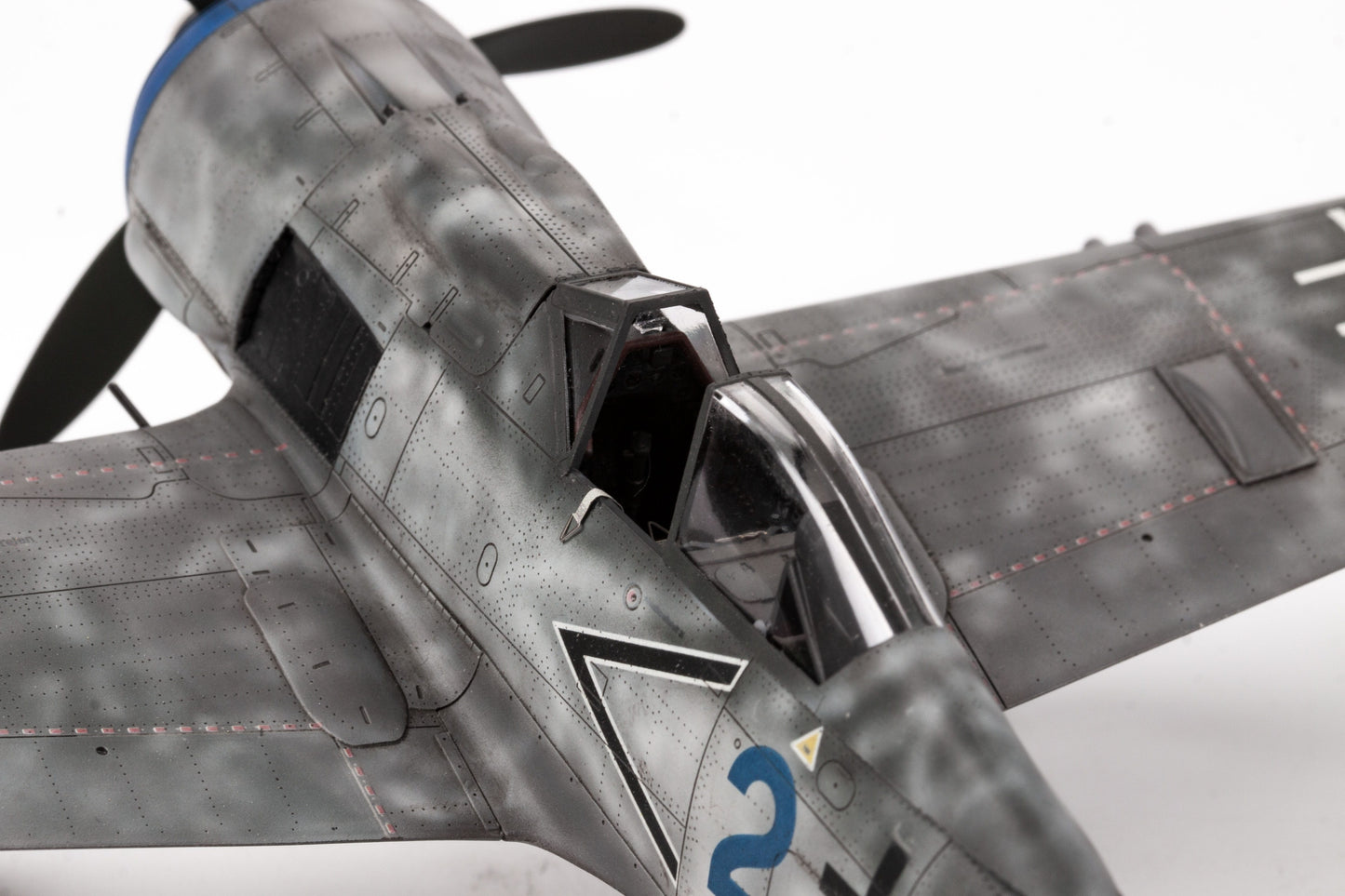 700 - Eduard - 82139 - Focke-Wulf Fw 190 F-8 - painted model
