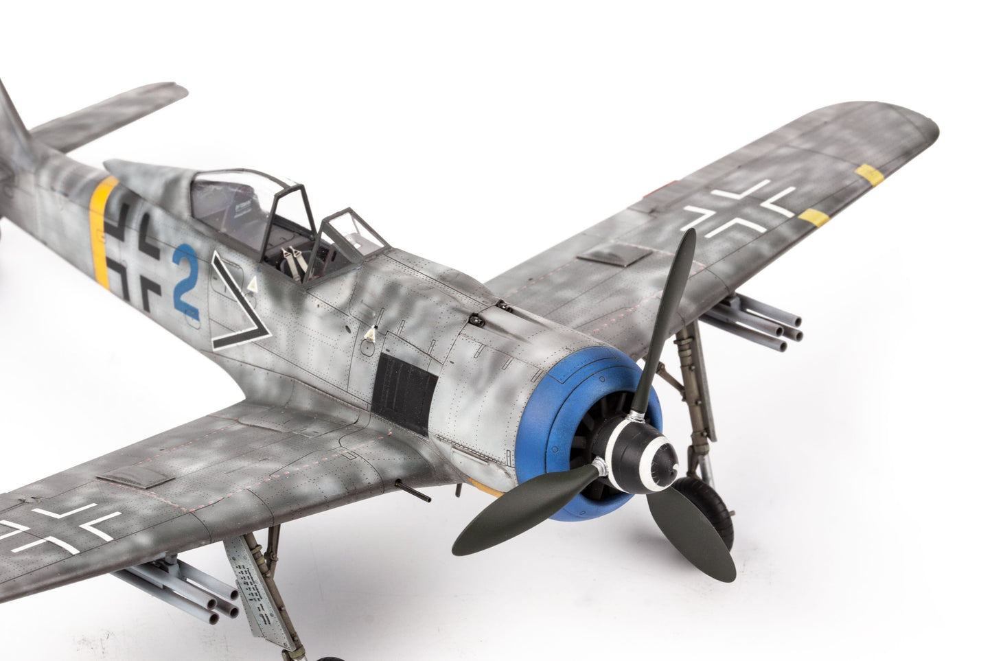703 - Eduard - 82139 - Focke-Wulf Fw 190 F-8 - painted model