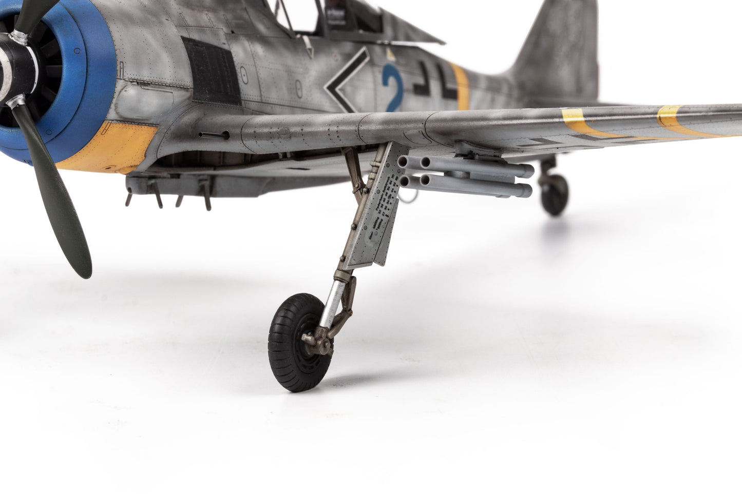 705 - Eduard - 82139 - Focke-Wulf Fw 190 F-8 - painted model