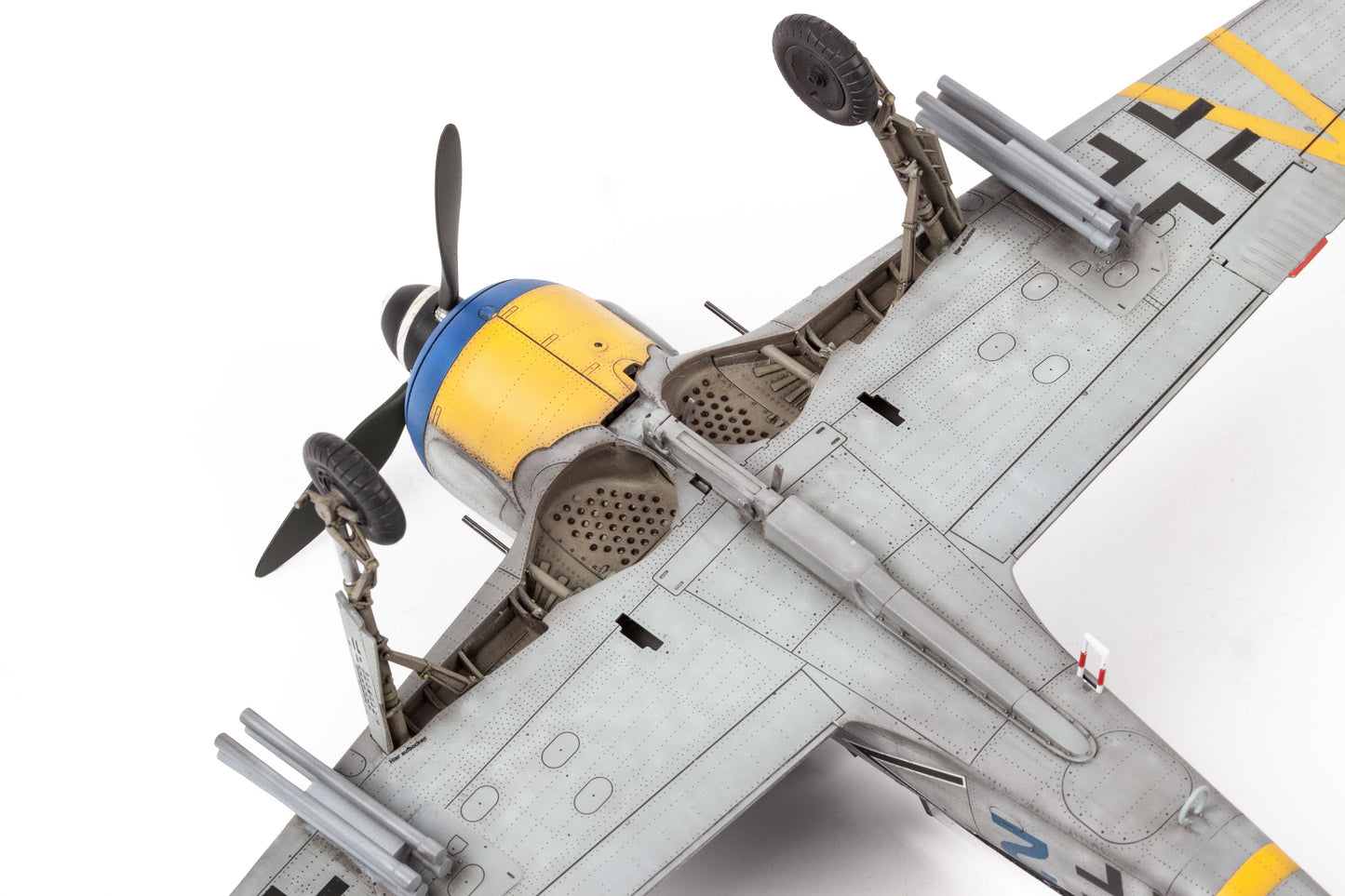 708 - Eduard - 82139 - Focke-Wulf Fw 190 F-8 - painted model