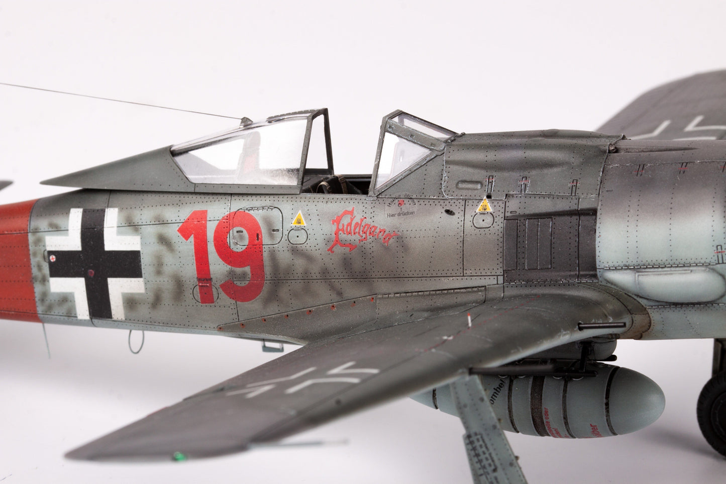 710 - Eduard - 82147 - Focke-Wulf Fw 190 A-8 - painted model - W.Nr. 960542, Stab/JG 4, Jüterbog-Damm, Germany, Spring 1945 - built by Petr Zatřepálek