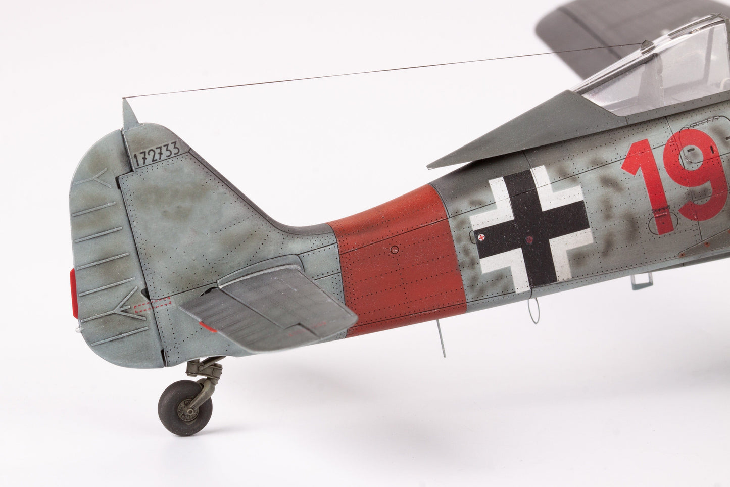 711 - Eduard - 82147 - Focke-Wulf Fw 190 A-8 - painted model - W.Nr. 960542, Stab/JG 4, Jüterbog-Damm, Germany, Spring 1945 - built by Petr Zatřepálek