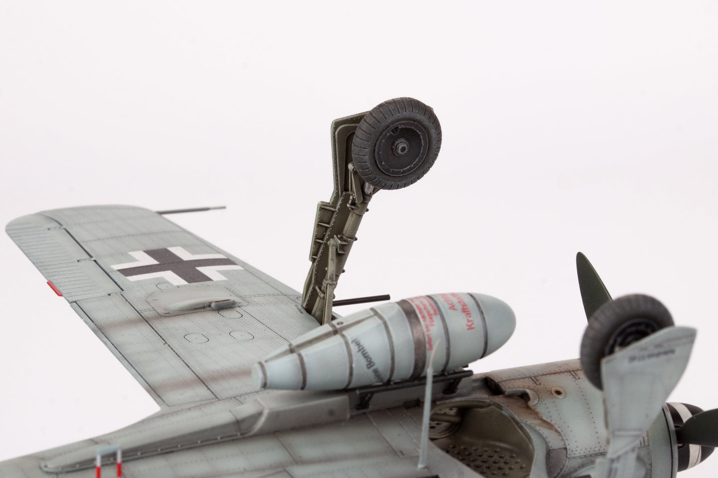 705 - Eduard - 82147 - Focke-Wulf Fw 190 A-8 - painted model - W.Nr. 960542, Stab/JG 4, Jüterbog-Damm, Germany, Spring 1945 - built by Petr Zatřepálek