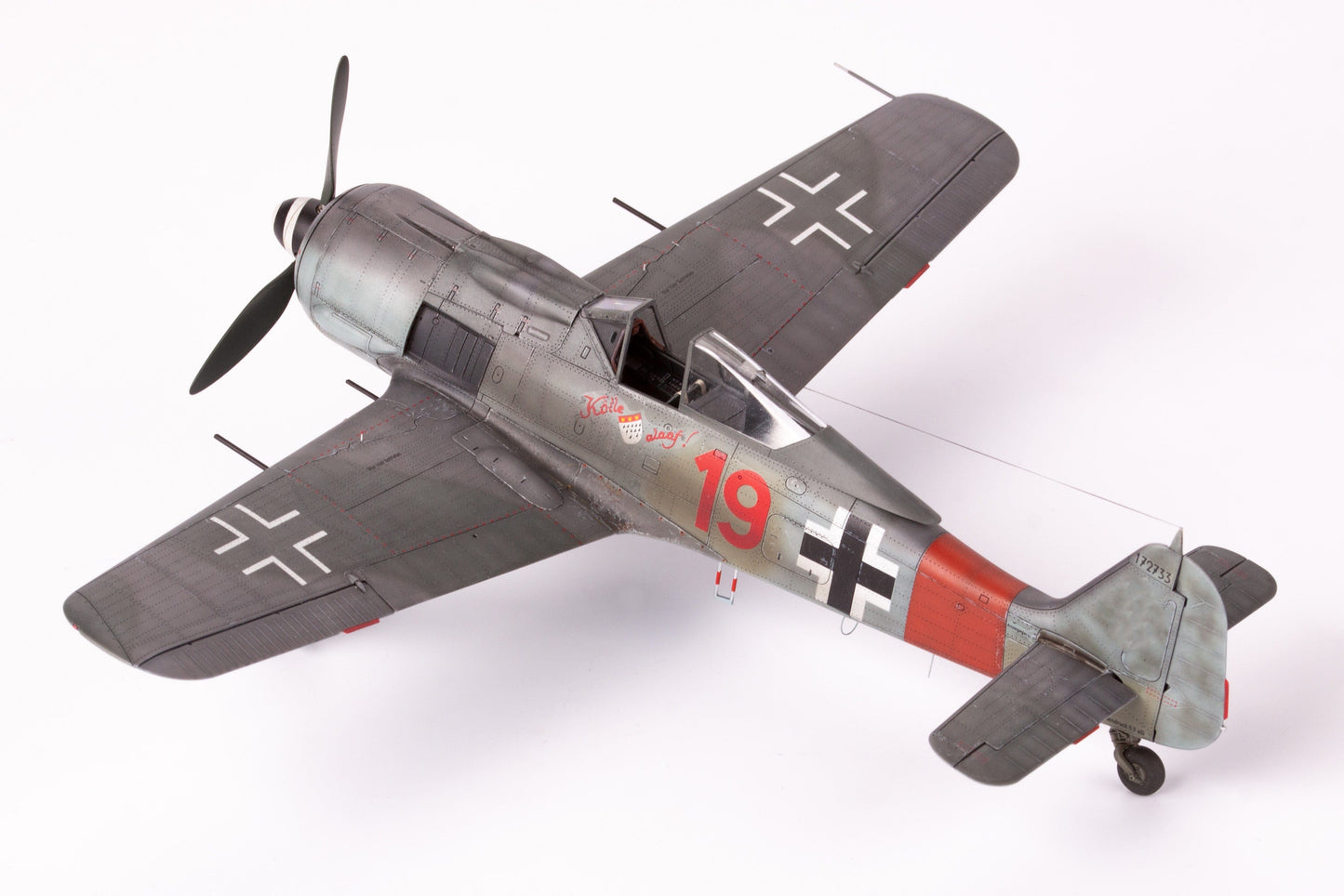 700 - Eduard - 82147 - Focke-Wulf Fw 190 A-8 - painted model - W.Nr. 960542, Stab/JG 4, Jüterbog-Damm, Germany, Spring 1945 - built by Petr Zatřepálek