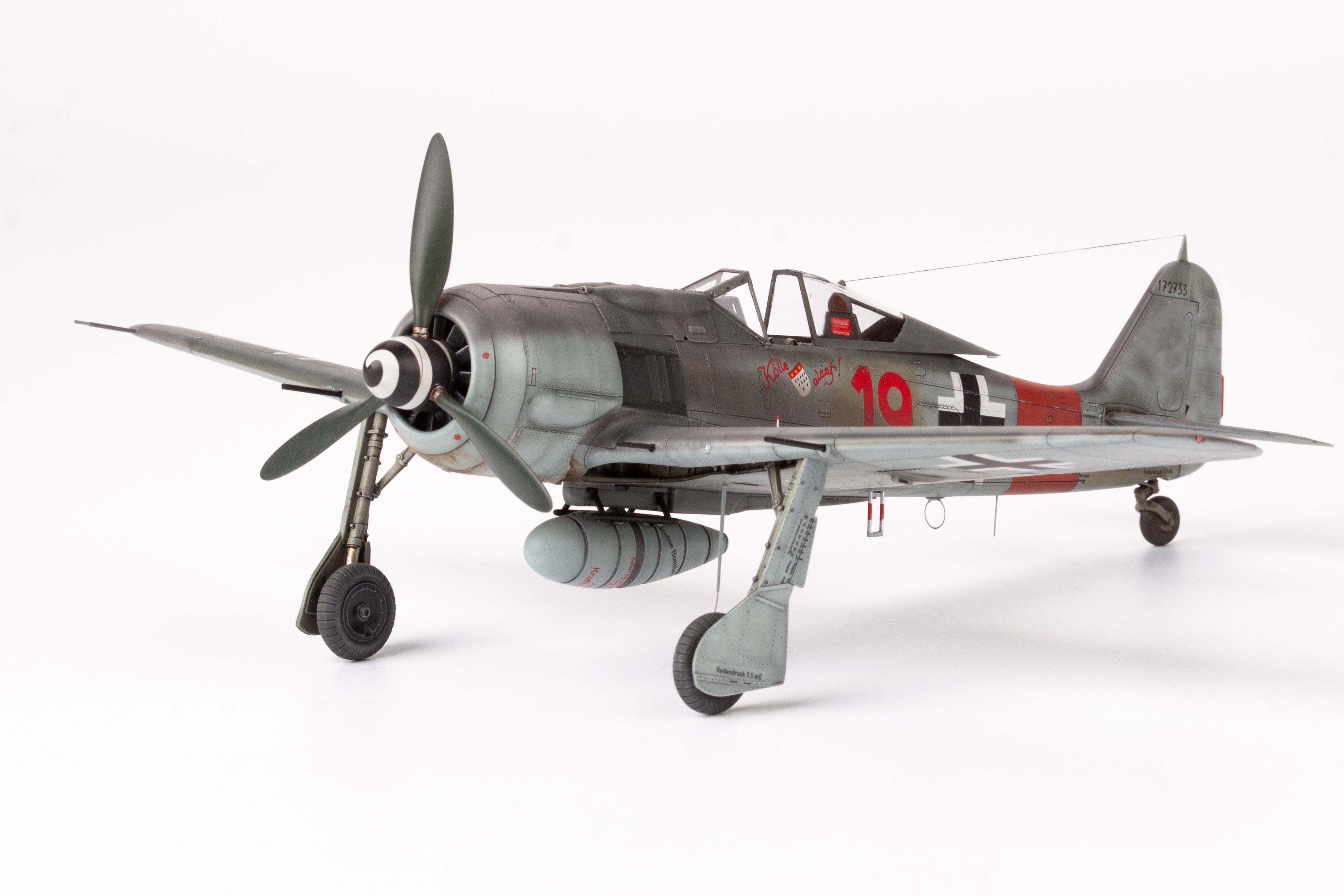 Eduard - 82147 - Focke-Wulf Fw 190 A-8 - painted model - W.Nr. 960542, Stab/JG 4, Jüterbog-Damm, Germany, Spring 1945 - built by Petr Zatřepálek