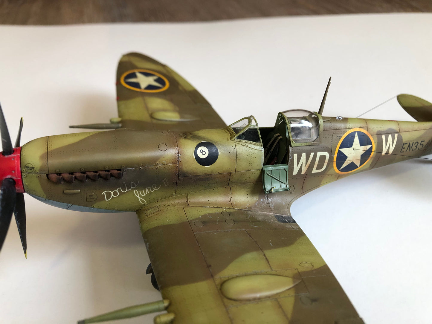 700 - Eduard - 8282 - Supermarine Spitfire Mk IX - painted model