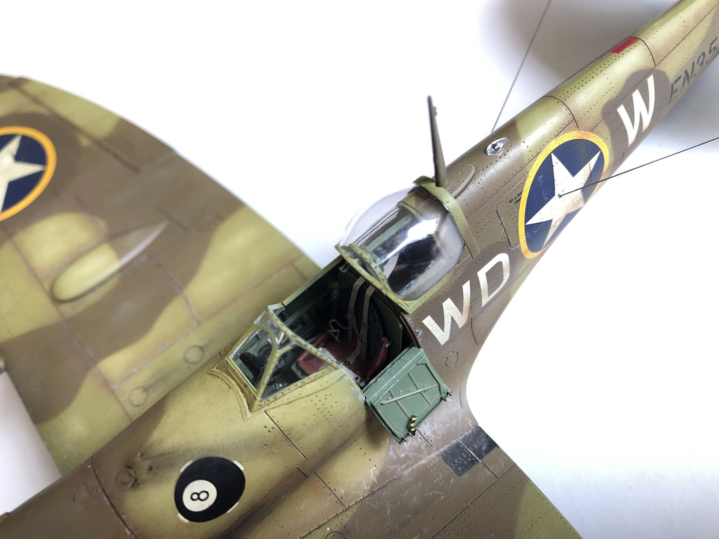 702 - Eduard - 8282 - Supermarine Spitfire Mk IX - painted model
