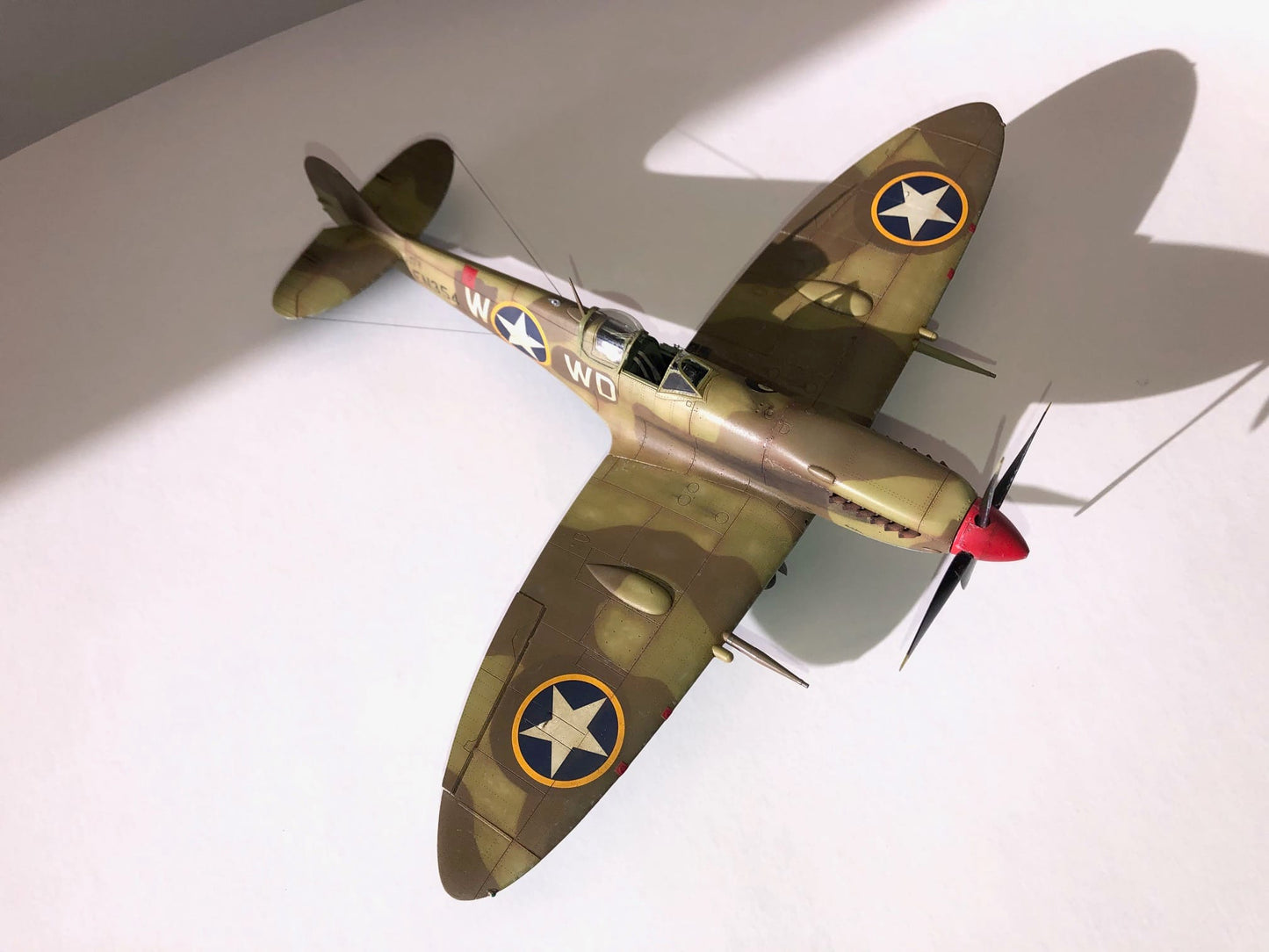 712 - Eduard - 8282 - Supermarine Spitfire Mk IX - painted model